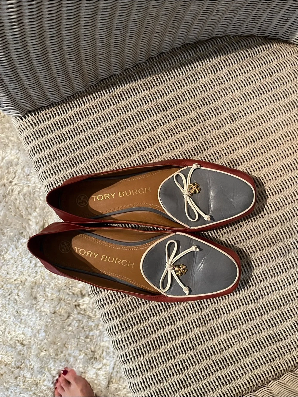 Women’s Tory Burch Two-Tone Leather Bow Loafers in Grey, Tan & leather Size 7